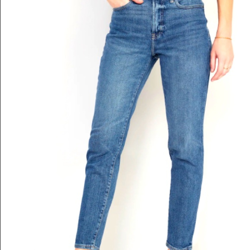 Old Navy Versatile Straight Leg Mom Jean - Lightly Worn. So Stylish!